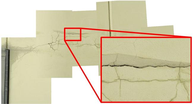 Beispiel für eine detaillierte Begutachtung eines Gebäudeschadens mit Rissbreiten von 0,2 bis 0,7 mm (Ansicht um 90° nach links gedreht)