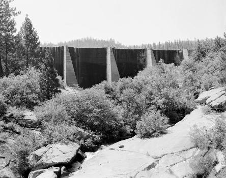 Hume Lake Dam. (HAER, CAL,10-HUME,1-3)