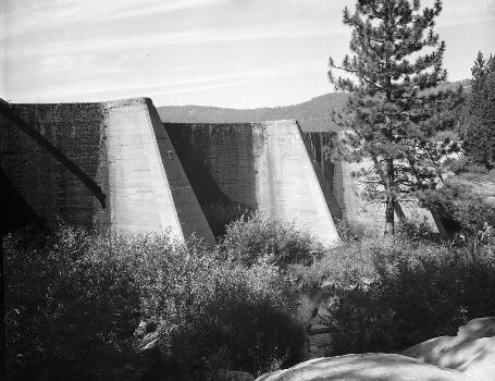 Hume Lake Dam. (HAER, CAL,10-HUME,1-6)