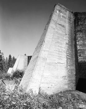 Hume Lake Dam. (HAER, CAL,10-HUME,1-9)