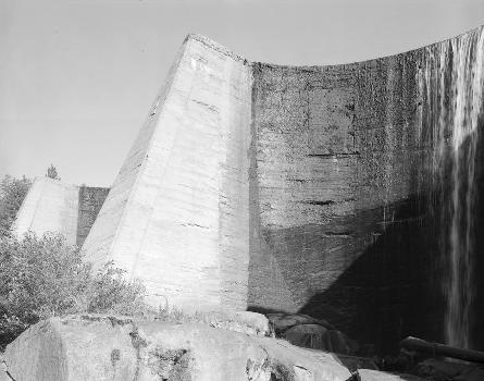 Hume Lake Dam. (HAER, CAL,10-HUME,1-10)