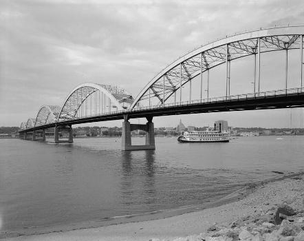 Centennial Bridge (HAER, IOWA,82-DAVPO,8-4)