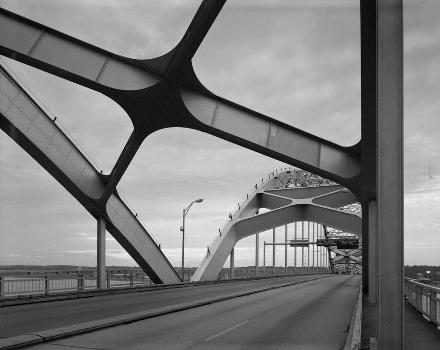 Centennial Bridge (HAER, IOWA,82-DAVPO,8-5)
