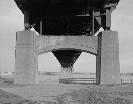 Centennial Bridge (HAER, IOWA,82-DAVPO,8-8)