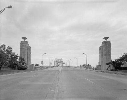 Centennial Bridge (HAER, IOWA,82-DAVPO,8-10)