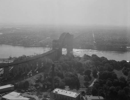 Hell Gate Bridge. (HAER, NY,31-NEYO,176-7)