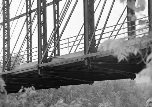 Laughery Creek Bridge:Spanning Laughery Creek, Aurora vicinity, Dearborn County, Indiana (HAER, IND,15-AUR.V,1-12)
