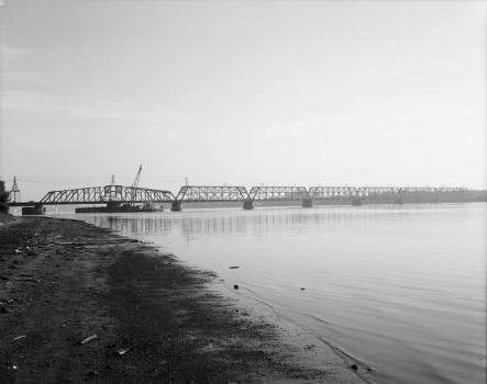 Burlington Bridge, Burlington, Iowa. (HAER, IOWA,29-BURL,5-3)