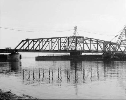 Burlington Bridge, Burlington, Iowa. (HAER, IOWA,29-BURL,5-13)
