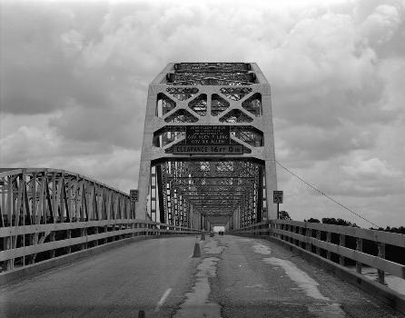 Krotz Springs Bridge, Krotz Springs, Louisiana. (HAER, LA,49-KROSP,1-9)