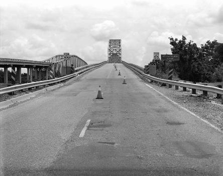 Krotz Springs Bridge, Krotz Springs, Louisiana. (HAER, LA,49-KROSP,1-11)