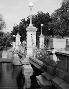 Pont suspendu, Boston Public Garden, Boston, Masssachusetts. (HAER, MASS,13-BOST,128-1)