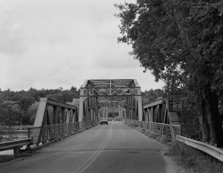 Rocks Village Bridge : Elevation of south portal from roadway, looking north (HAER, MASS,5-HAV,9-3)