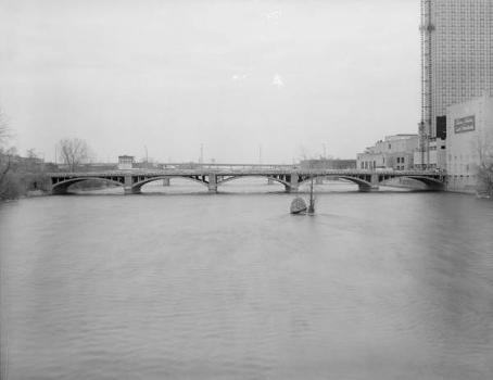 Pearl Street Bridge, Grand Rapids. (HAER, MICH,41-GRARA,11-1)