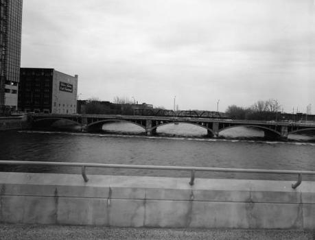 Pearl Street Bridge, Grand Rapids. (HAER, MICH,41-GRARA,11-2)