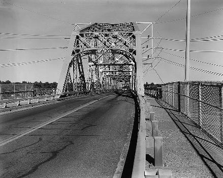 Liberty Memorial Bridge, Bismarck, North Dakota. (HAER, ND,8-BISMA,2-5)