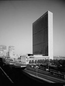 United Nations Plaza : Secretariat Building und Dag Hammarskjöld-Bibliothek – (HABS, NY,31-NEYO,151-1)