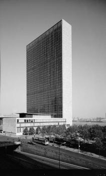 United Nations Plaza: Secretariat Building und Dag Hammarskjöld-Bibliothek – (HABS, NY,31-NEYO,151-2)