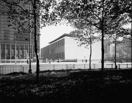 United Nations Plaza : Dag Hammarskjöld-Bibliothek – (HABS, NY,31-NEYO,151-3)