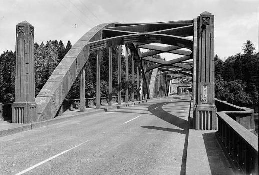 Umpqua River Bridge. (HAER, ORE,10-REPO,1-16)
