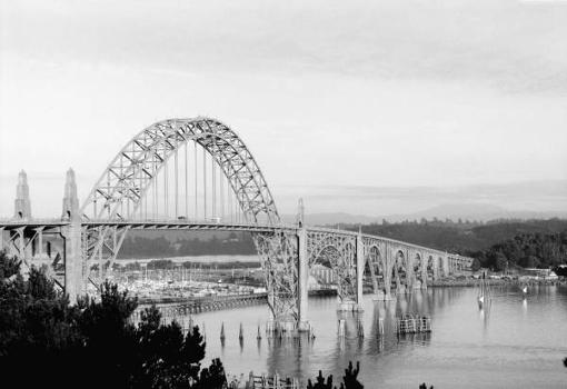 Yaquina Bay Bridge. (HAER, ORE,21-NEWPO,1-9)