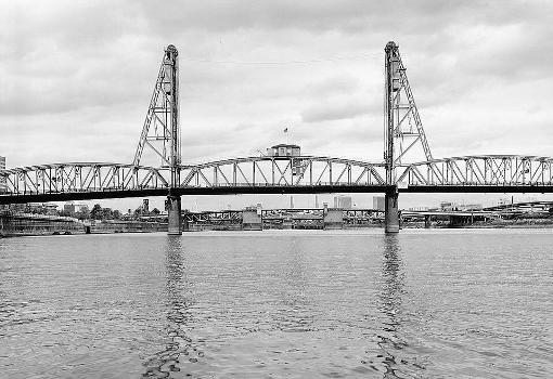 Hawthorne Bridge, Portland, Oregon. (HAER, ORE,26-PORT,10-4)