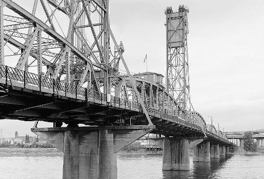Hawthorne Bridge, Portland, Oregon. (HAER, ORE,26-PORT,10-6)