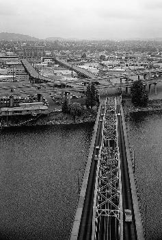 Hawthorne Bridge, Portland, Oregon. (HAER, ORE,26-PORT,10-10)