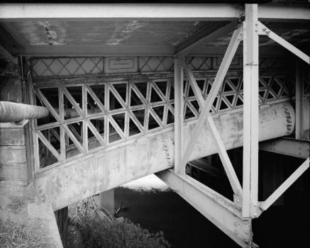 Dunlap's Creek Bridge : Detail view showing cast iron arch and steel modifications (HAER, PA,26-BROVI,2-4)