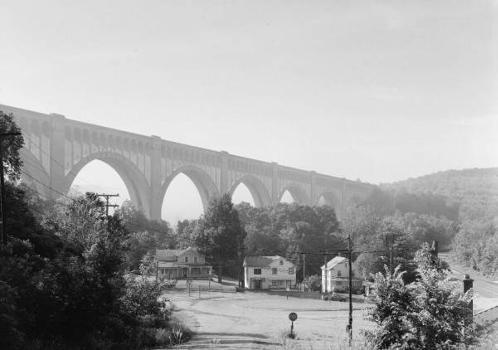 Tunkhannock Viaduct. (HAER, PA,66-NICH,1-4)
