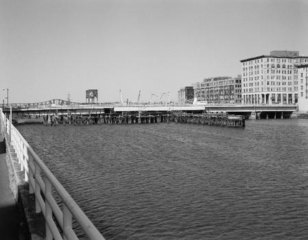 View northeast, elevation, abutment to abutment - Summer Street Retractile Bridge, Spanning Fort Point Channel at Summer Street, Boston, Suffolk County, MA (HAER MASS,13-BOST,87–4)