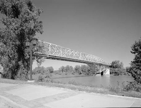 Perspective, view looking northeast - Long-Allen Bridge, Texas Street Bridge, Spanning the Red River on US 80, Shreveport, Caddo Parish, LA