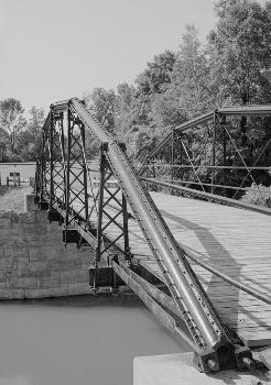 Cooper's Tubular Arch Bridge : Old Erie Canal, Fayetteville, Onondaga County, New York (HAER, NY,34-DEWI)