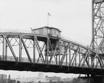 Hawthorne Bridge, Portland, Oregon. (HAER, ORE,26-PORT,10-16)