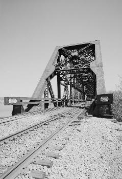 Pittsburgh & Lake Erie Railroad Ohio River Bridge, Beaver, Pennsylvania. (HAER, PA,4-BEAV,1-7)
