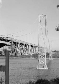 Pont sur le détroit de Tacoma