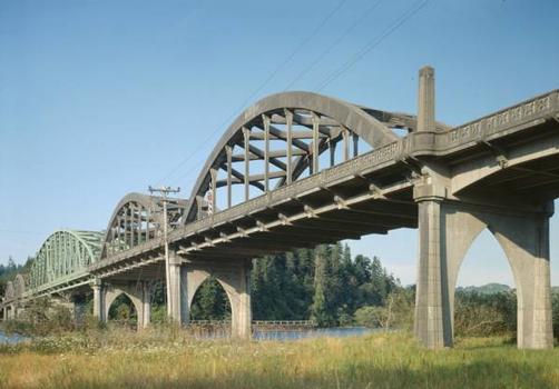 Umpqua River Bridge. (HAER, ORE,10-REPO,1-17)