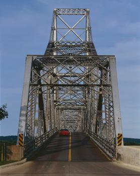 Black Hawk Bridge, Lansing, Iowa (HAER, IOWA,3-LANS,1-14)