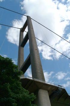 Une des tours du Humber Bridge