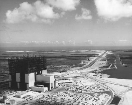Aerial of VAB, with Pad 39A in background, MILA.