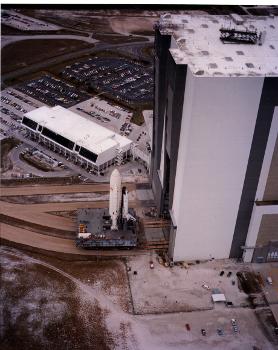 STS-1 - Orbiter Columbia - move from VAB to Complex 39A.