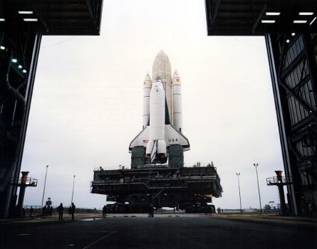 STS-1 - Orbiter Columbia - move from VAB to Complex 39A.