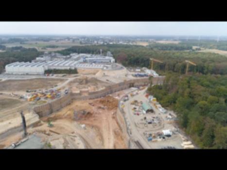 FAIR construction site in August 2018:August 2018: Watch the latest drone video of the FAIR construction site! FAIR, the Facility for Antiproton and Ion Research, is one of the largest research construction projects of the world. The particle accelerator facility is being build in Darmstadt at the GSI Helmholtzzentrum. More information: http://www.universe-in-the-lab.org 
August 2018: Das neueste Drohnenvideo von der FAIR-Baustelle. FAIR, die Facility for Antiproton and Ion Research, ist eines der größten Forschungsbauprojekte weltweit. Die Teilchenbeschleunigeranlage entsteht in Darmstadt am GSI Helmholtzzentrum. Mehr Infos: http://www.universum-im-labor.de UniverseInTheLab 
Copyright: GSI/FAIR/L. Möller, Intermedial Design 
FOLLOW US 
FACEBOOK 
facebook.com/GSIHelmholtzzentrum
facebook.com/FAIRAccelerator
TWITTER 
twitter.com/GSI_de
twitter.com/GSI_en 
ABONNIEREN 
https://www.youtube.com/channel/UC2gpNP67HgBzCjx8rnqn7fQ?sub_confirmation=1 
https://www.gsi.de/en/start/news.htm