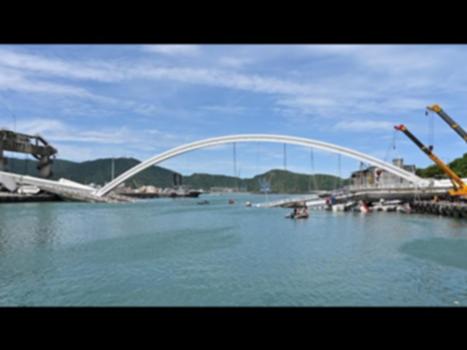 #BumagsakNaTulaySaTaiwan #NanfangBridge 南方澳 Nanfang'ao Bridge in Yilan County, Taiwan Collapsed:There's an update today guys Oct 2 and sad to say that there are 3 fishermen died in this incident. They found the bodies today. The victims are 2 indonesians and 1 filipino. Rest in peace to all the victims.