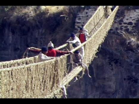 QESWACHAKA V T1 : A documentary showing the construction of a grass bridge over the Apurimac river in Peru.