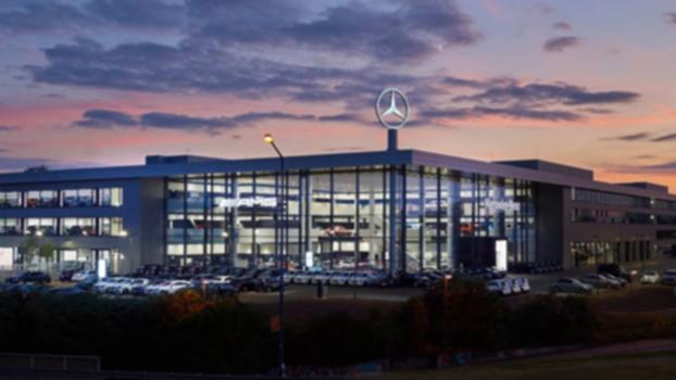 Neues Mercedes Autohaus in Frankfurt:Es ist eröffnet- das neue Autohaus von Mercedes Benz in Frankfurt/ Offenbach. Am Keiserlei wurde die neue Zentrale für Frankfurt-Rhein-Main feierlich eröffnet. Wir waren dabei