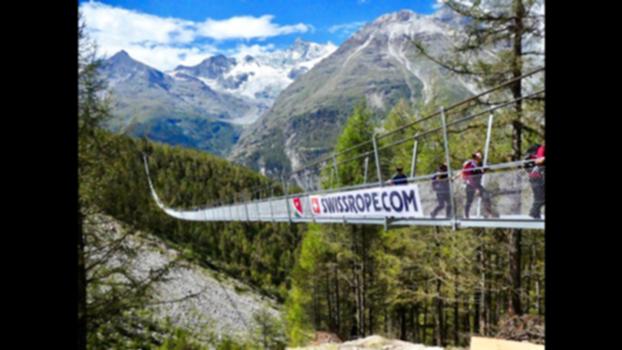 Charles Kuonen Hängebrücke am Europaweg / Randa Zermatt CH:Die mit 494 m längste Hängebrücke der Welt - von SWISSROPE.COM für die Europabrücke auf 2100 müM. Da staunt dein Gefühl...