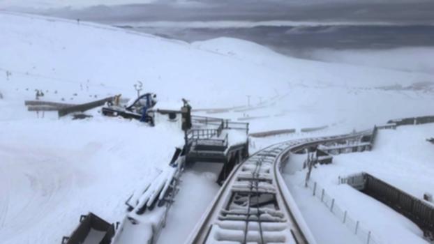 Cairngorm funicular railway descent:Propped my Samsung Galaxy S5 against the window