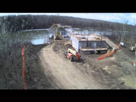 Terwillegar Park Footbridge construction time-lapse- north bank April 10 to 15, 2016 : Time-lapse video from April 10 to 15, 2016, showing the completion of the bridge deck from the north bank of the Terwillegar Park Footbridge.
For more information: http://Edmonton.ca/rivervalleyprojects