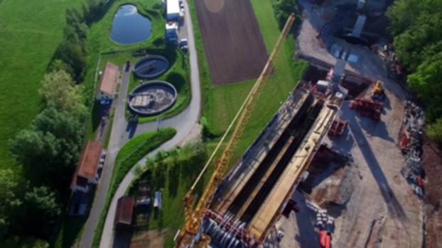 Bau der Aurachtalbrücke : Die Firma Max Bögl errichtet momentan die neue Aurachtalbrücke in Emskirchen. Im Kasten hat die Gelegenheit genutzt, um ein paar Luftbildimpressionen einzufangen.